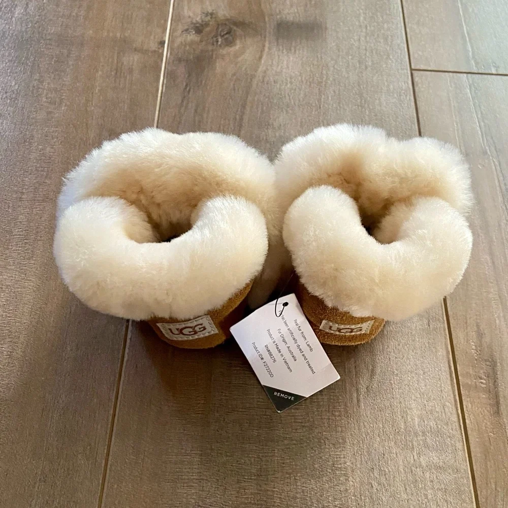 UGG Baby Lassen Ankle Boot in Chestnut